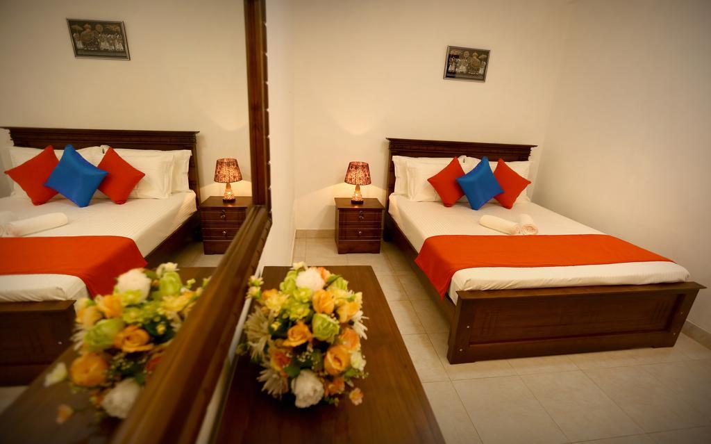 Travellers Home Канди Экстерьер фото