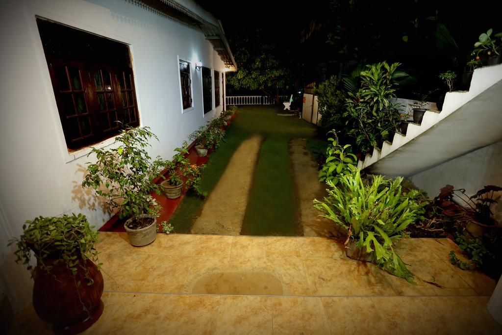 Travellers Home Канди Экстерьер фото
