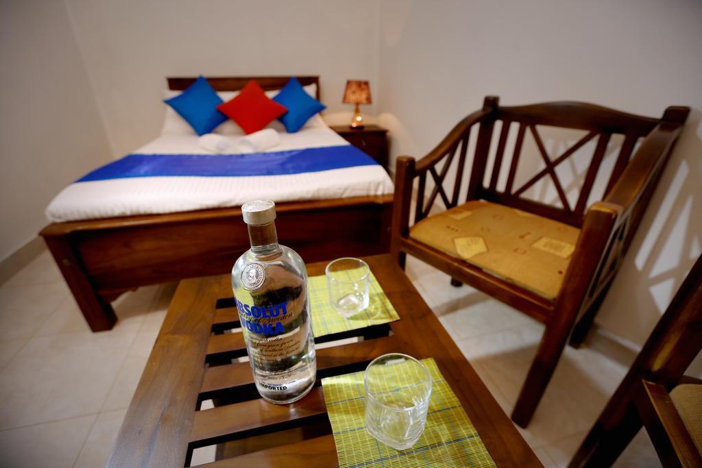 Travellers Home Канди Экстерьер фото