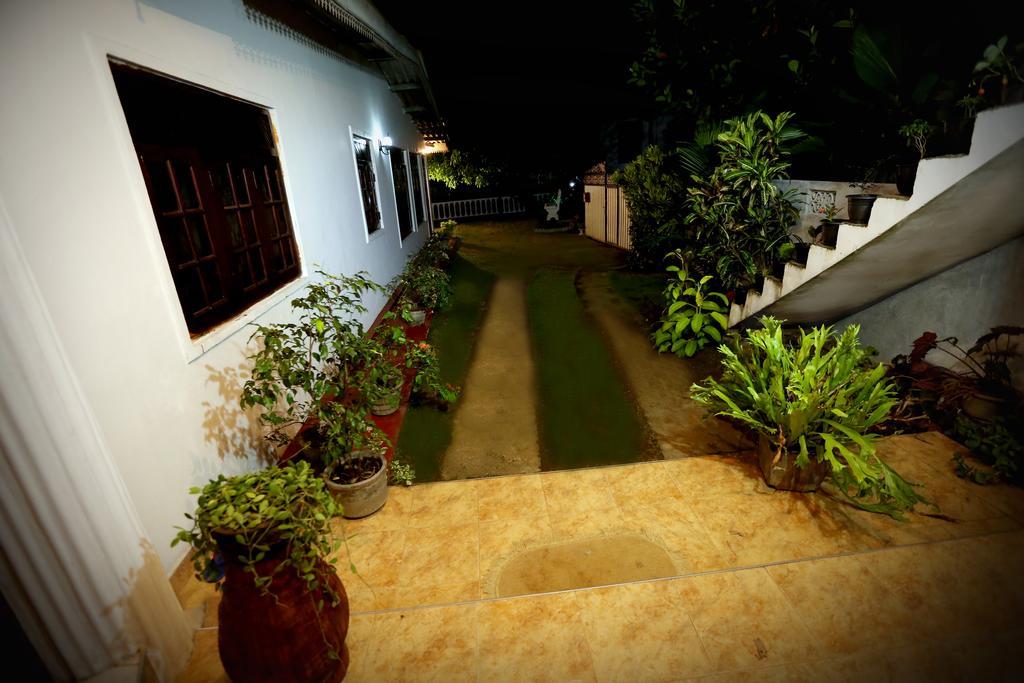 Travellers Home Канди Экстерьер фото