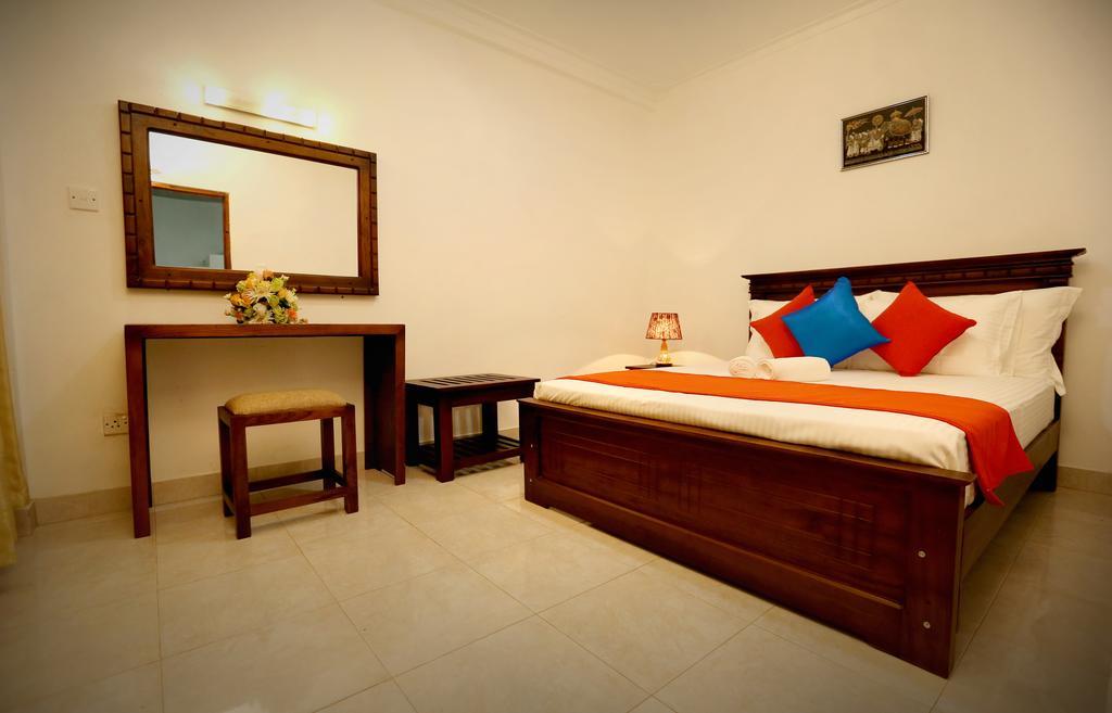 Travellers Home Канди Экстерьер фото