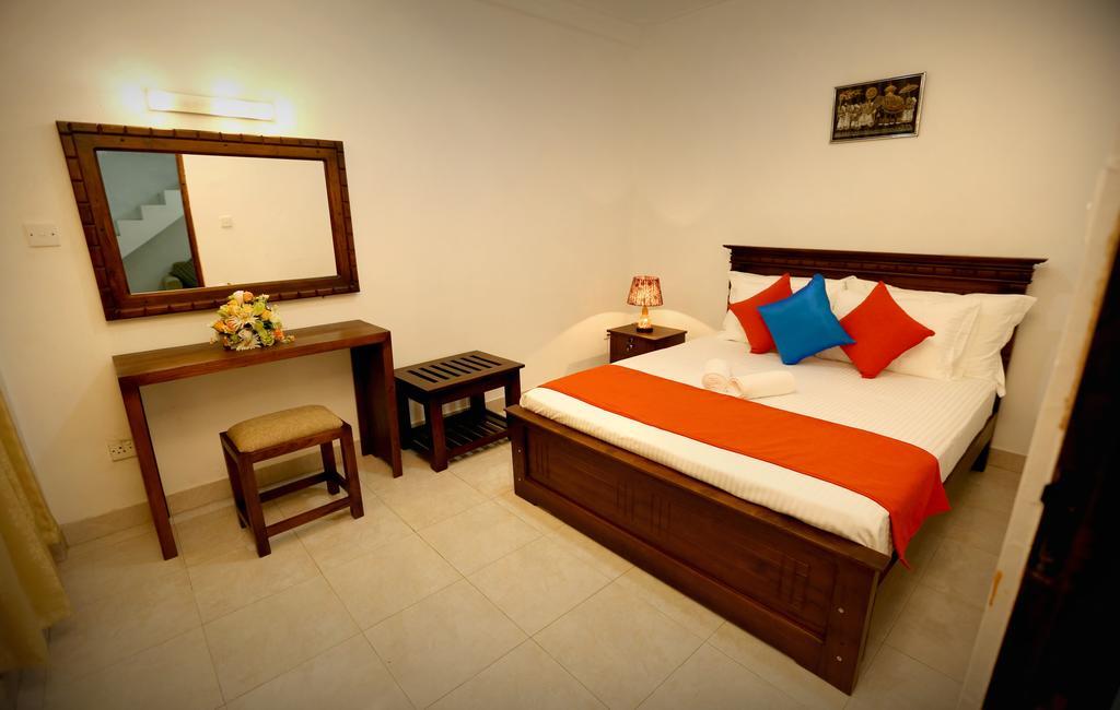 Travellers Home Канди Экстерьер фото