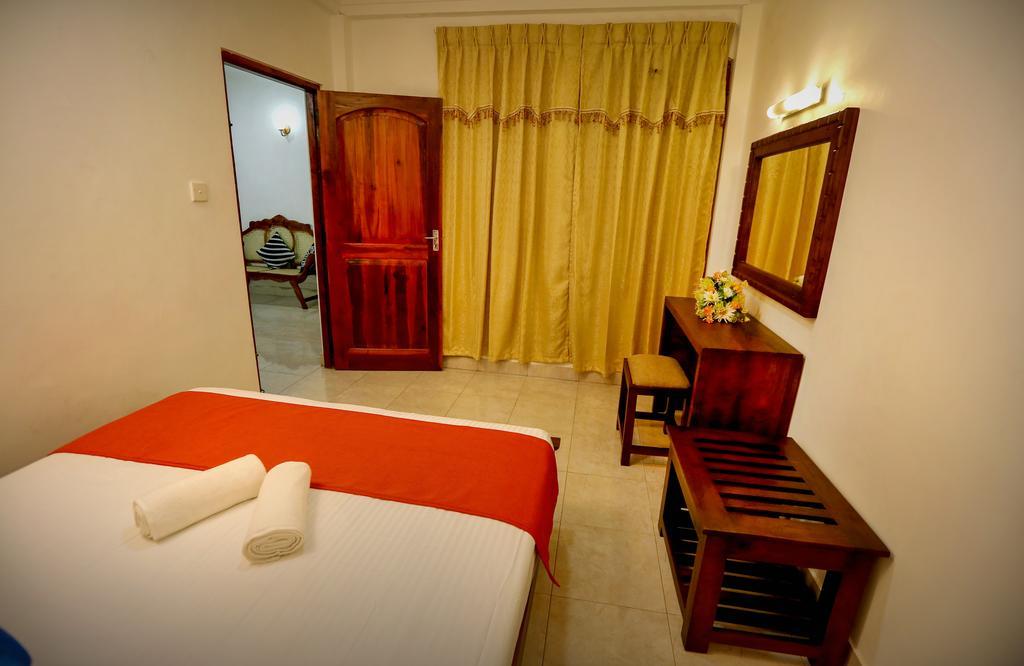 Travellers Home Канди Экстерьер фото