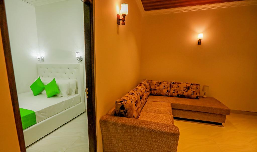 Travellers Home Канди Экстерьер фото