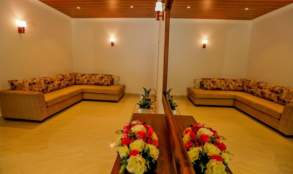 Travellers Home Канди Экстерьер фото
