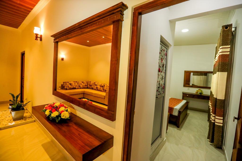 Travellers Home Канди Экстерьер фото